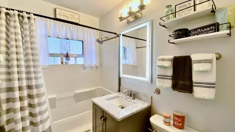Bath - 1633 E 93rd St, Chicago, IL 60617 photo 1 of 4