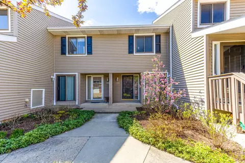 1090 Pine Tree Cir N, Buffalo Grove, IL 60089
