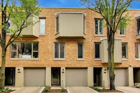 132 Frank Lloyd Wright Ln, Oak Park, IL 60302