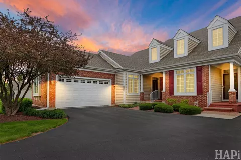 5614 Prairie Ridge Rd #121, Crystal Lake, IL 60014