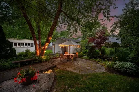 Exterior - 712 Juniper Rd, Glenview, IL 60025 photo 4 of 11