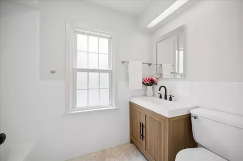 Bath - 712 Juniper Rd, Glenview, IL 60025 photo 1 of 2