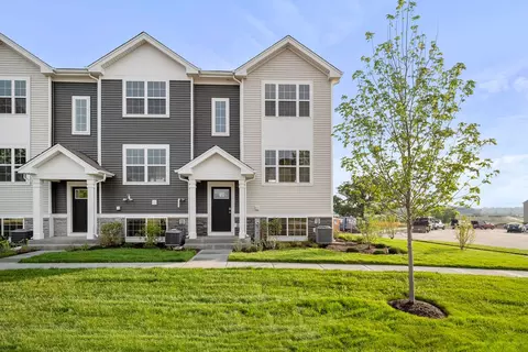 1401 Oakfield Ln, Pingree Grove, IL 60140