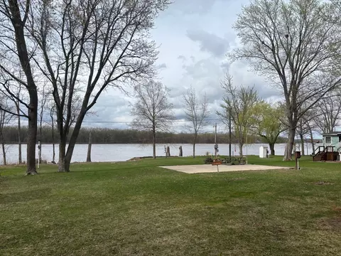 14945 Vans Rd, Fulton, IL 61252