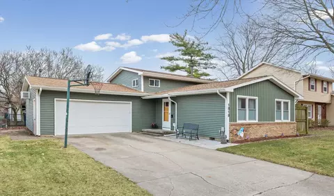 1818 Stratford Dr, Champaign, IL 61821