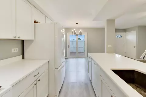 Kitchen - 1536 Cornell Cir #0, Hoffman Estates, IL 60169 photo 2 of 2