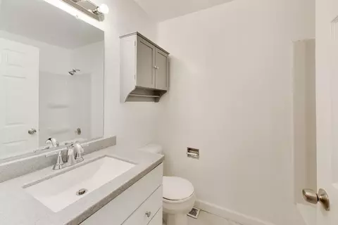 Bath - 1536 Cornell Cir #0, Hoffman Estates, IL 60169 photo 1 of 2