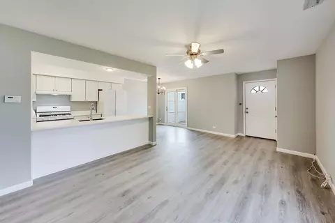 Living - 1536 Cornell Cir #0, Hoffman Estates, IL 60169 photo 2 of 3
