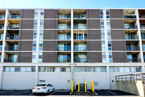 1043 S York Rd #409, Bensenville, IL 60106