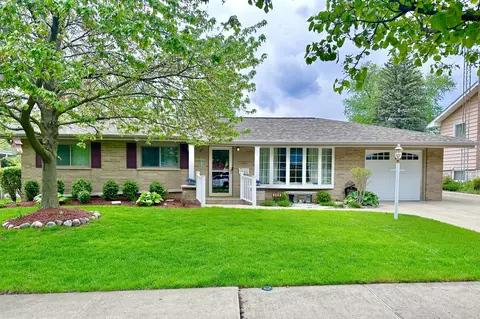 1323 Park Dr, Montgomery, IL 60538