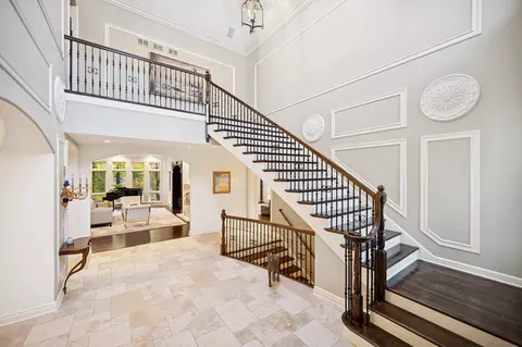 Entry Way - 130 Maple Hill Rd, Glencoe, IL 60022 photo 2 of 3