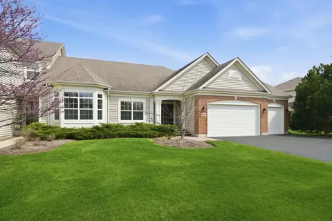 109 Valencia Pkwy, Gilberts, IL 60136