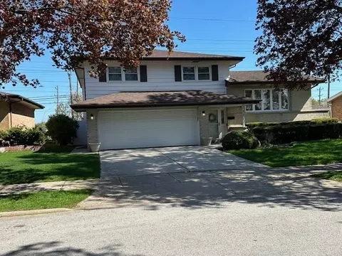8154 W Lyons St, Niles, IL 60714