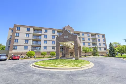 201 W Brush Hill Rd #305, Elmhurst, IL 60126