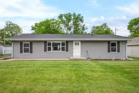 205 E Northline Rd, Tuscola, IL 61953