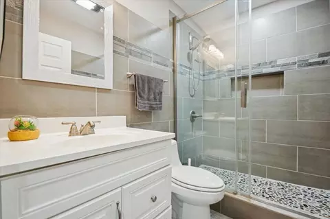 Bath - 266 12th St #3A, Wheeling, IL 60090 photo 1 of 1