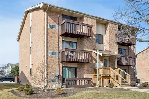266 12th St #3A, Wheeling, IL 60090