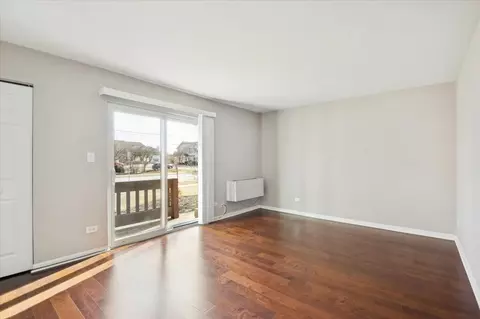 Living - 266 12th St #3A, Wheeling, IL 60090 photo 1 of 4