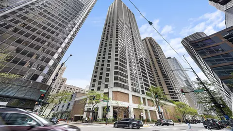 400 E Ohio St #1501, Chicago, IL 60611