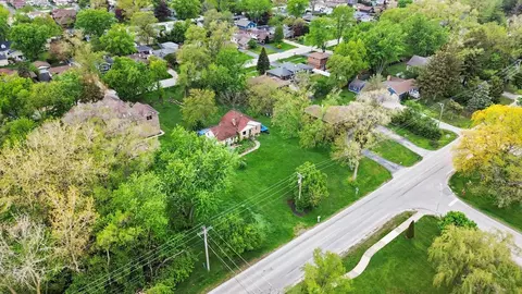 5828 Clarendon Hills Rd, Willowbrook, IL 60527