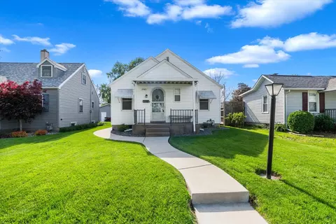 Exterior - 2365 30th St, Moline, IL 61265 photo 8 of 8