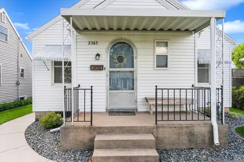 Exterior - 2365 30th St, Moline, IL 61265 photo 1 of 8