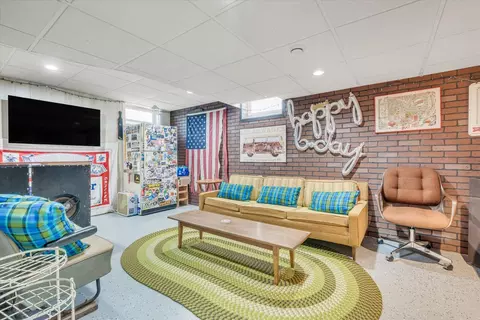 Living - 2365 30th St, Moline, IL 61265 photo 6 of 7