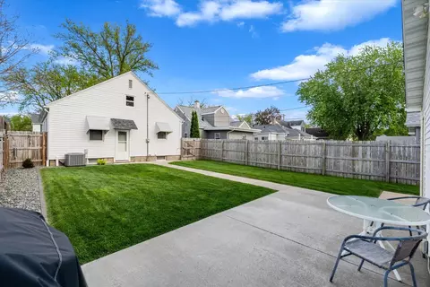 Exterior - 2365 30th St, Moline, IL 61265 photo 3 of 8
