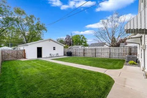 Exterior - 2365 30th St, Moline, IL 61265 photo 5 of 8