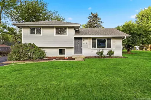 152 Skyline Dr, Carpentersville, IL 60110