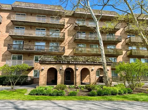 500 Redondo Dr #202, Downers Grove, IL 60516