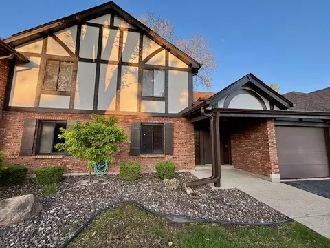 11151 Cottonwood Dr #19C, Palos Hills, IL 60465