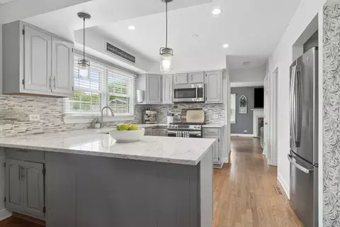 Kitchen - 4331 Hoover St, Rolling Meadows, IL 60008 photo 2 of 3