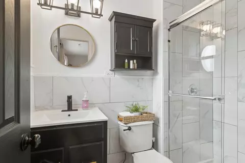 Bath - 4331 Hoover St, Rolling Meadows, IL 60008 photo 2 of 3