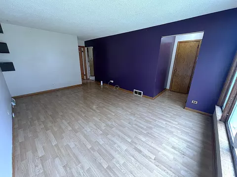 Living - 3939 W 84th Pl, Chicago, IL 60652 photo 1 of 2