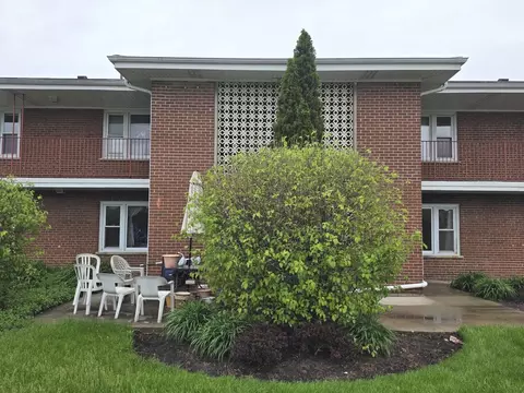 1105 Holiday Ln #6, Des Plaines, IL 60016