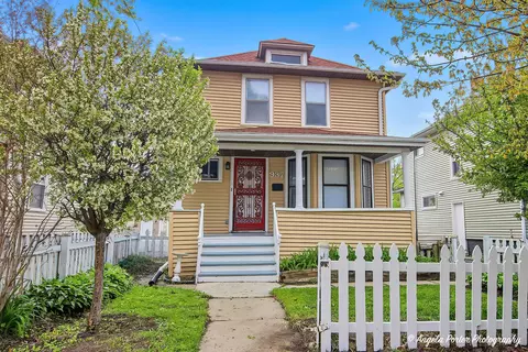 937 N County St, Waukegan, IL 60085