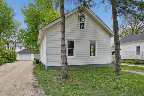 405 S Grant St, Earlville, IL 60518