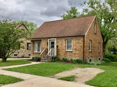 940 N Dement Ave, Dixon, IL 61021