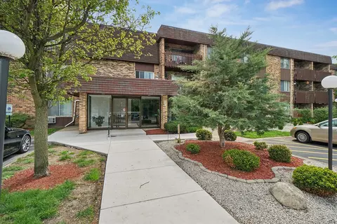 940 E Old Willow Rd #307, Prospect Heights, IL 60070