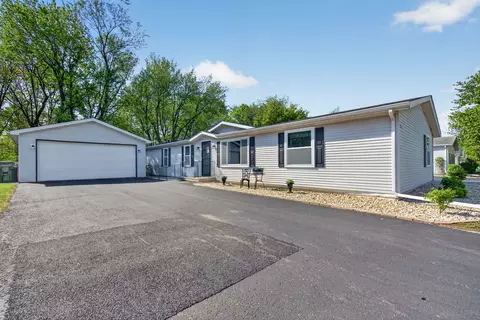 22533 S Woodside Dr, Channahon, IL 60410