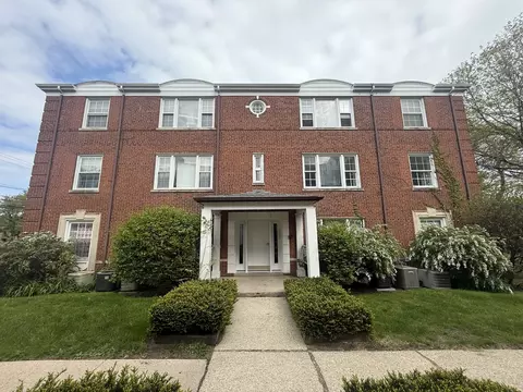 733 Dobson St #2S, Evanston, IL 60202