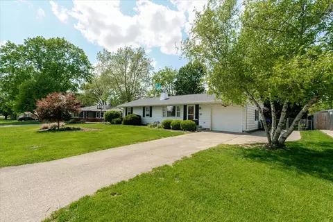 Exterior - 302 Radliff Rd, Bloomington, IL 61701 photo 1 of 11
