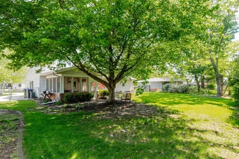 Exterior - 302 Radliff Rd, Bloomington, IL 61701 photo 8 of 11