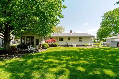 Exterior - 302 Radliff Rd, Bloomington, IL 61701 photo 9 of 11