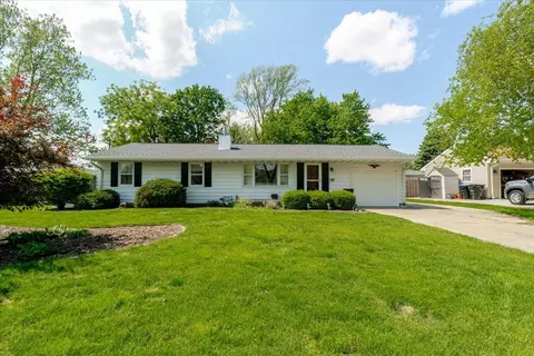 302 Radliff Rd, Bloomington, IL 61701