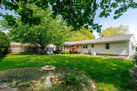 Exterior - 302 Radliff Rd, Bloomington, IL 61701 photo 4 of 11