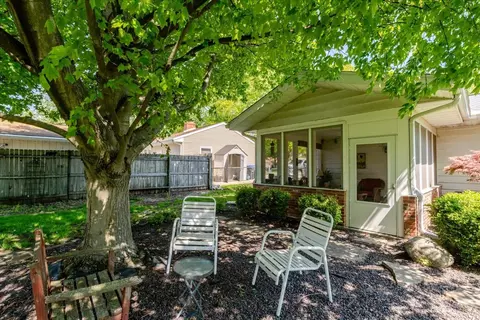 Exterior - 302 Radliff Rd, Bloomington, IL 61701 photo 3 of 11