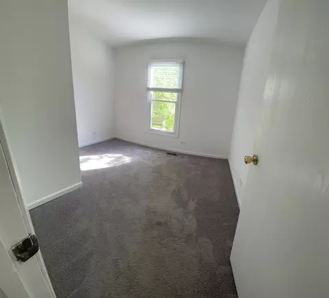 Bedroom - 1401 Knoll Dr, Naperville, IL 60565 photo 2 of 3