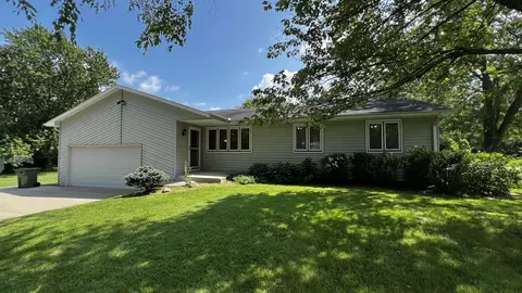 1207 W Dianne Ln, Mahomet, IL 61853